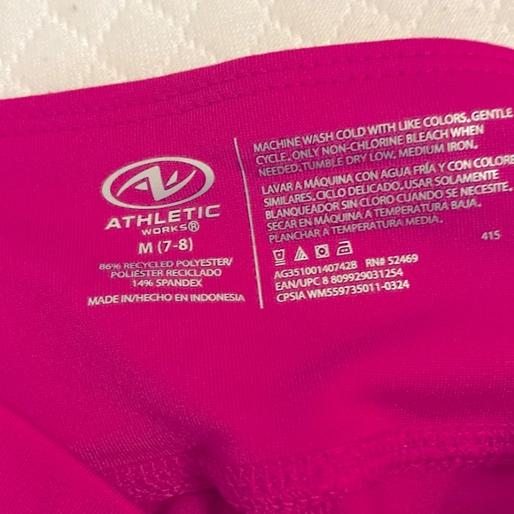 My daughter loves selling her stuff and I love too so she asked me so I did! - Picture 3 of 4